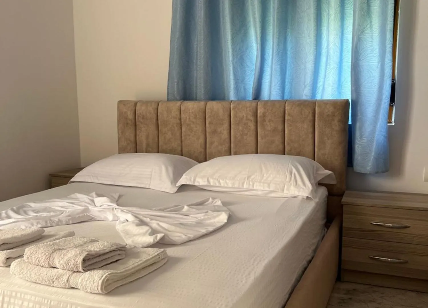 Ensar Aparatament'S Saranda Albánia